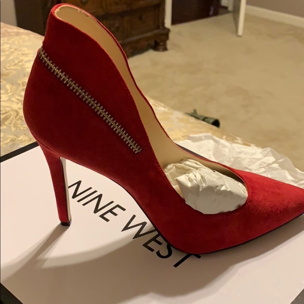 Red pumps